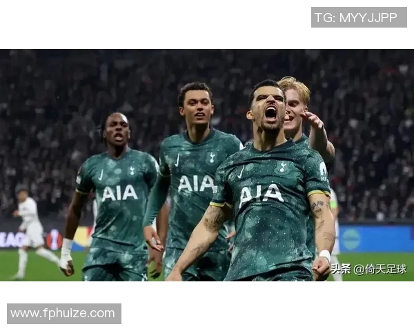 前进之鹰与阿尔克马的激烈对决揭示足球战术与团队精神的完美结合